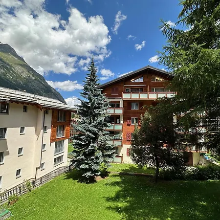 Haus Cresta - Paradise- Swiss Alps Apartmán *